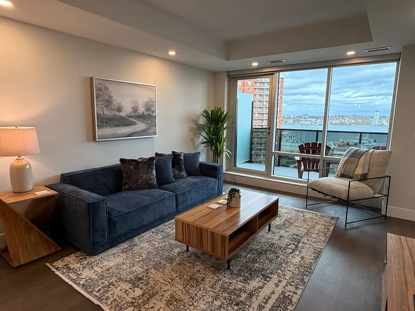 Waterfront downtown 2 BR 2 Bath with 6 appliances - Image 1