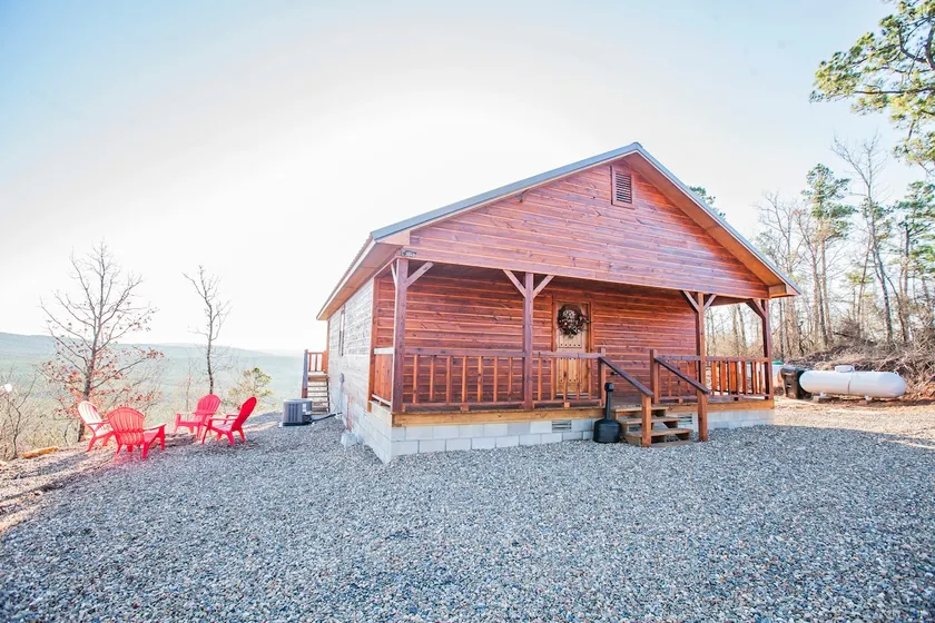Lovers Lair Cabin – Romantic Luxury Retreat with - Image 1