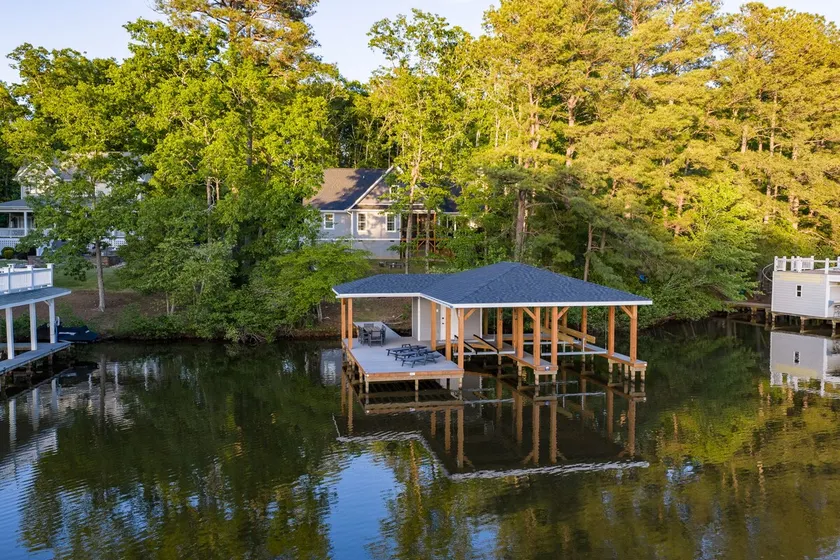 Lakefront, Dock, Kayaks, Firepit & Game Room - Image 1