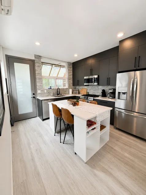 Ballard Townhouse w/Patio & Office AC + EV Charger - Image 1