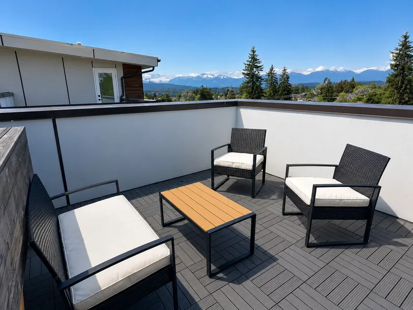 Ballard Townhouse w/Patio & Office AC + EV Charger - Image 1