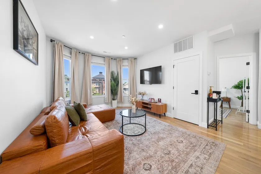 The Logan | 5 Min to Airport | East Boston - Image 1