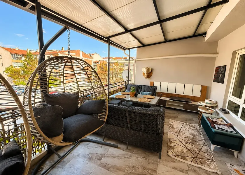 Enjoying the terrace in the heart of the city. Central location. Location. - Image 1