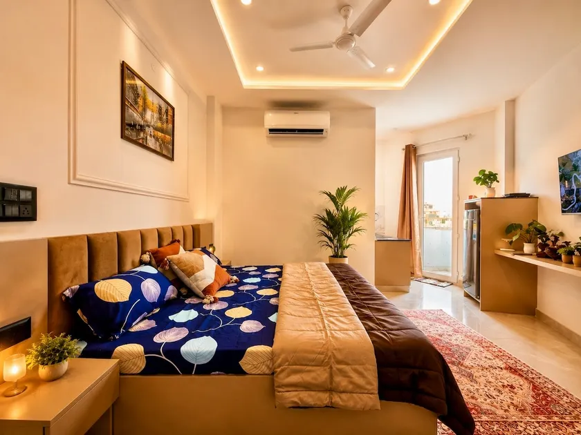 Aura Suites - Golf Course Road | OTT & Fast WiFi - Image 1