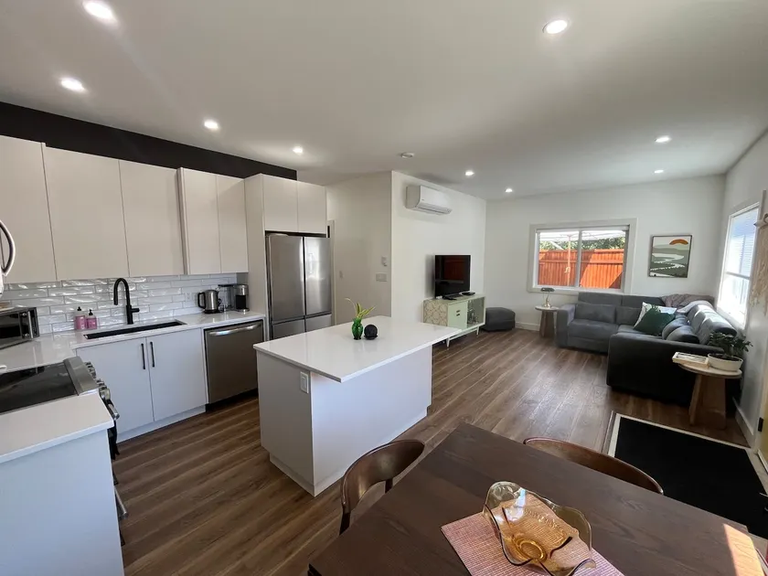 New & Stylish Carriage House in the Heart of town! - Image 1