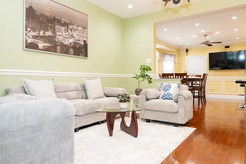Spacious 5BR Single house near BostonFree parking 47 - Image 1