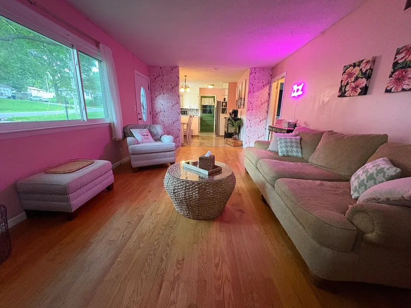 The Pink Place Minutes from stadiums & Highway - Image 1