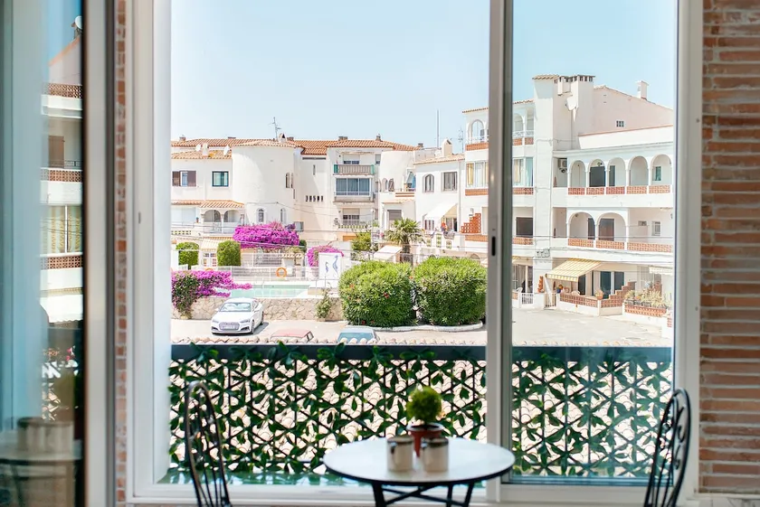 Apartment near the Beach with a Terrace - Image 1