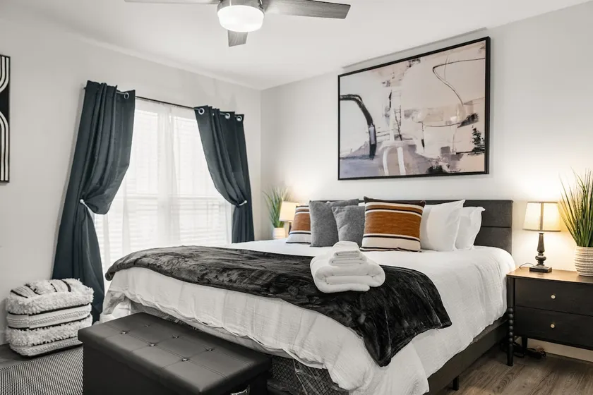 Urban Comfort Near LSU & Downtown | Fast WiFi - Image 1