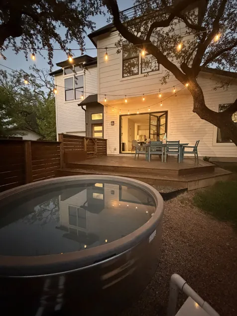 SoCo: Heated Cowboy Pool, Skyline Views, King Beds - Image 1