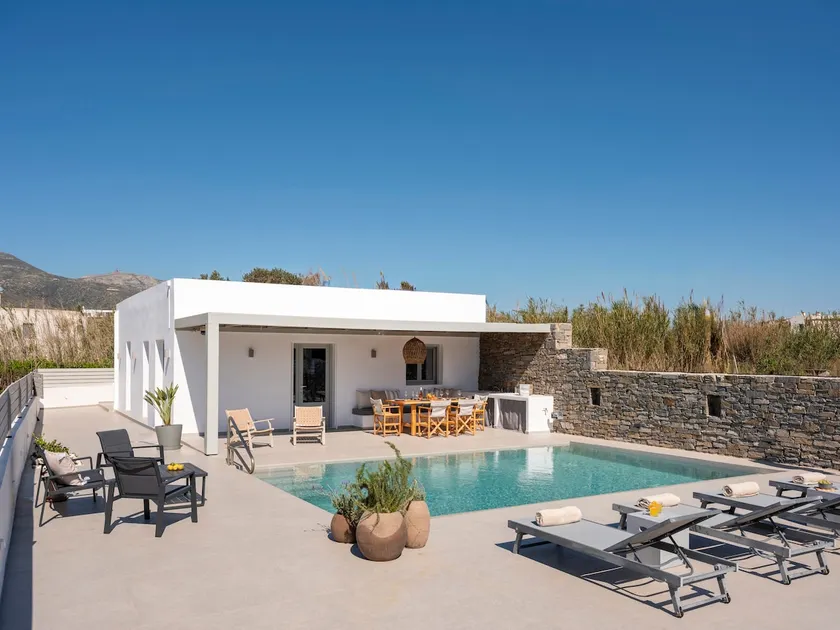Moonshine Villa - A stone's throw from the beach - Image 1