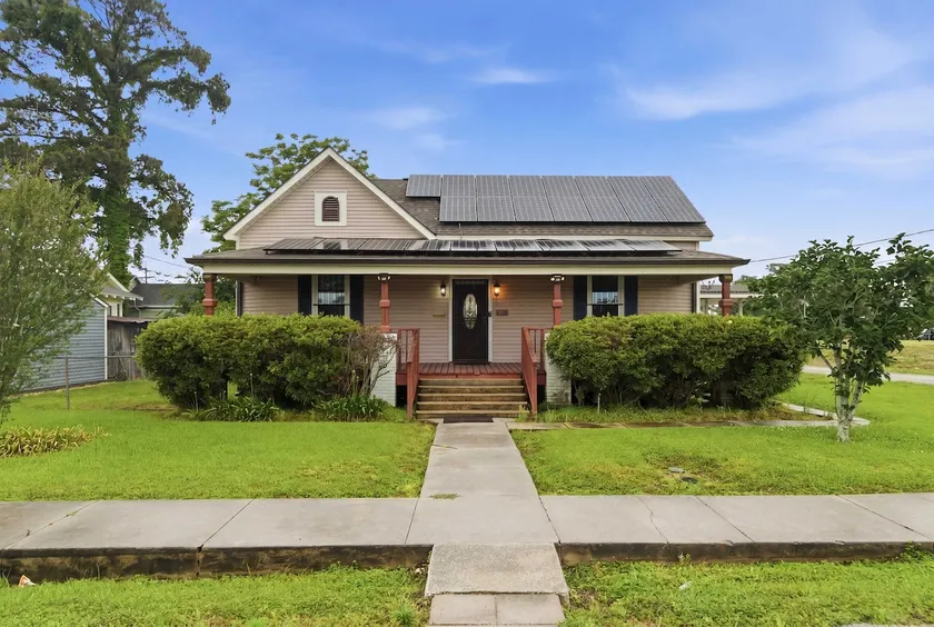 Downtown Lafayette 4BR Home with Parking - Image 1