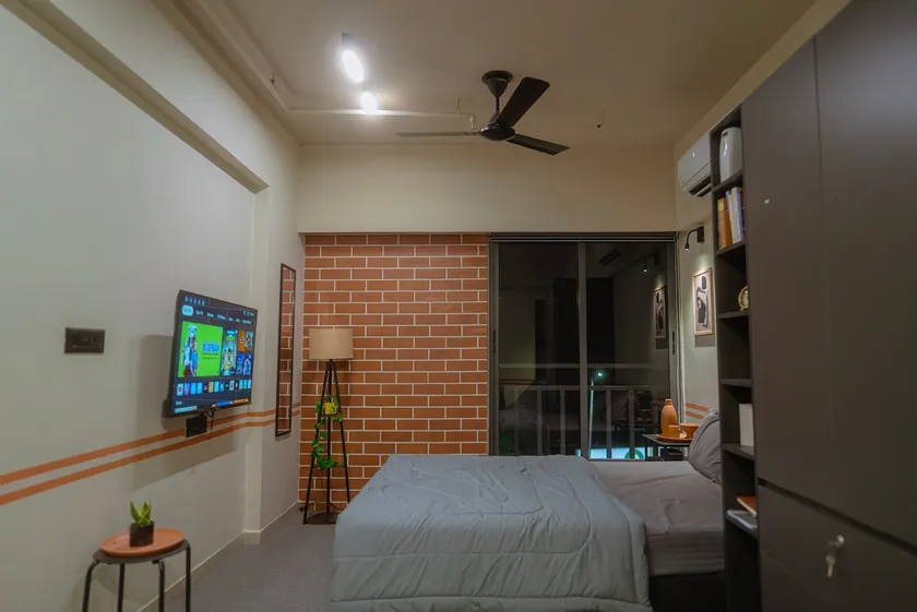 A cozy 'Exec studio+' apartment by FLH Residences - Image 1