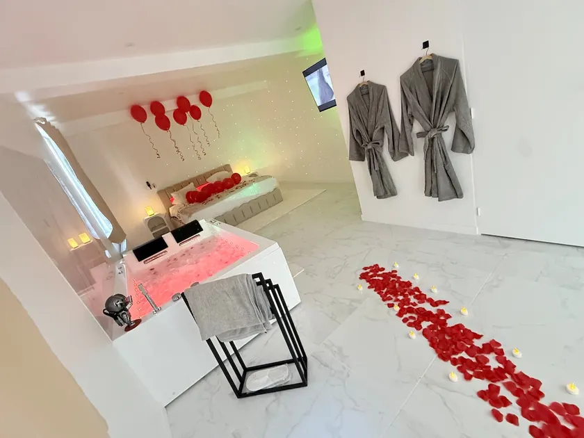 The Etinehem Mericourt Elegance Suite - Image 1