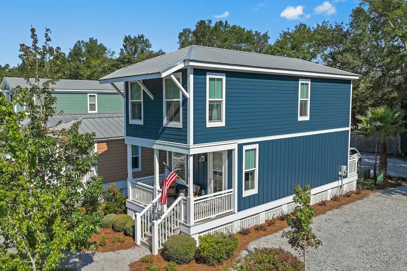 Curt’s Cottage | Coastal Oak Park Stay - Image 1