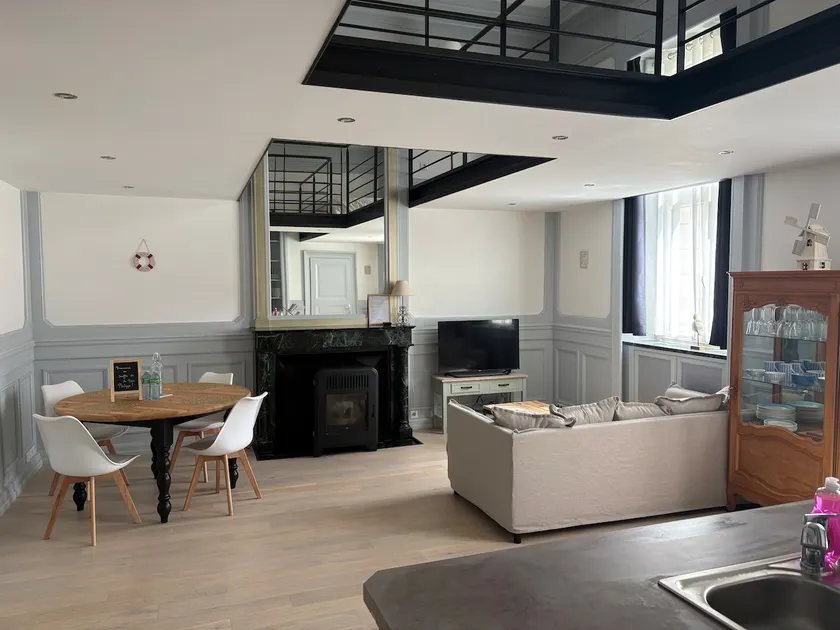 Unusual loft by the bay - Image 1