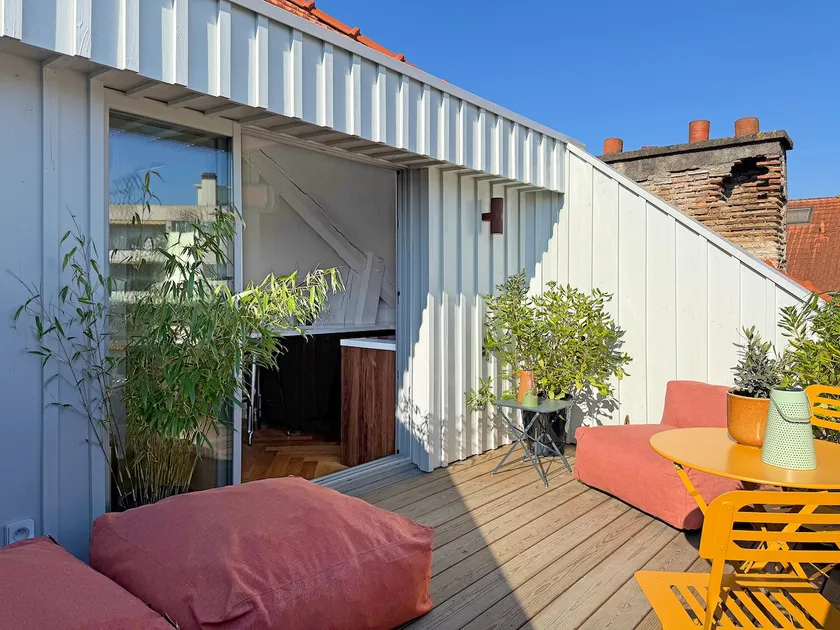Apartment and private terrace - Image 1