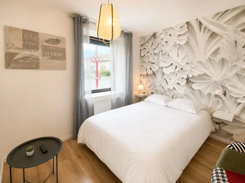 Elegance & Comfort Studio Private Parking - Image 1