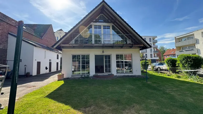 Spacious 9-bed house - Image 1