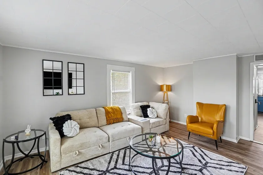 Chic'n Cozy 1BR Dtwn-Plush Mattress-FirePit-Unit C - Image 1
