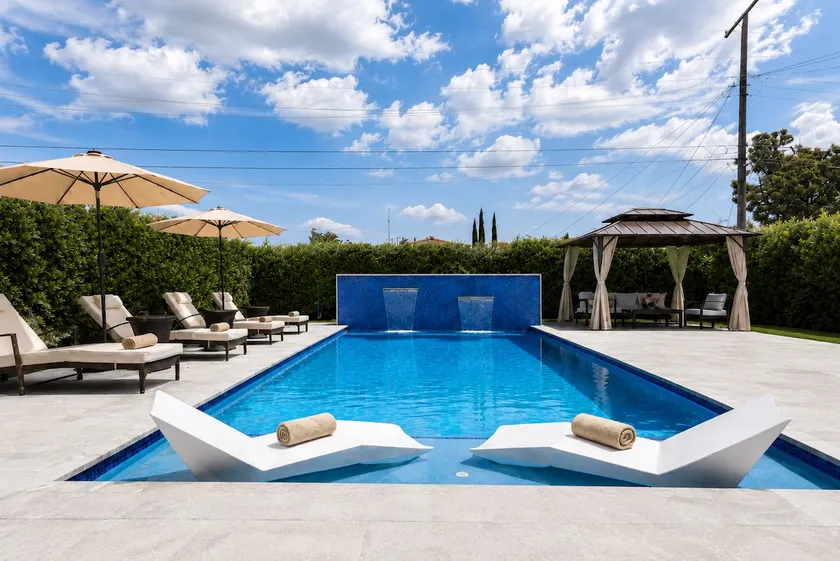 Group Getaway | Private Pool, Billiards & Gym - Image 1