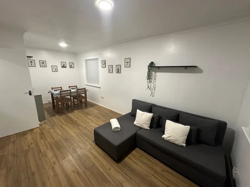 Spacious 1bed Apartment Close To Town - Image 1