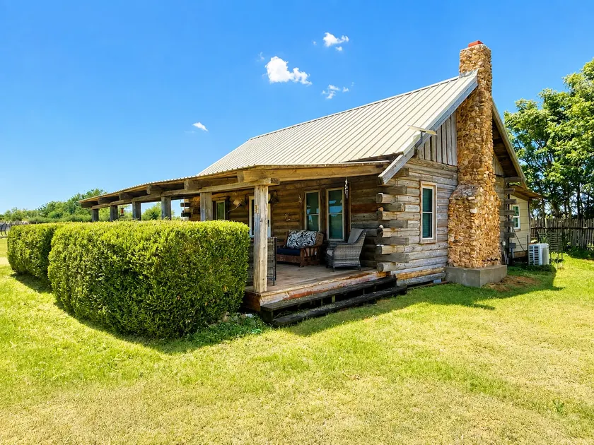 Hinkle Log Cabin outside of Anson. - Image 1