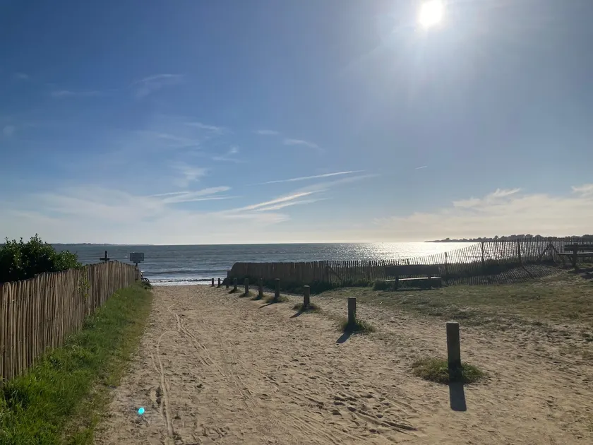 1-minute walk to Pont-Mahé Beach - Image 1