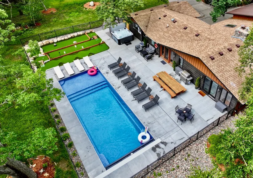 Peninsula Lake Villa-Pool, HotTub, Sauna, 15 toMOA - Image 1