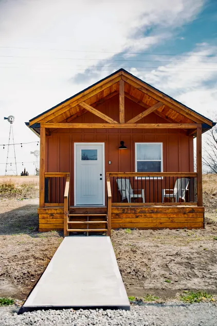 The Rustic Cabin – Oregon Trail Glamping Retreat - Image 1