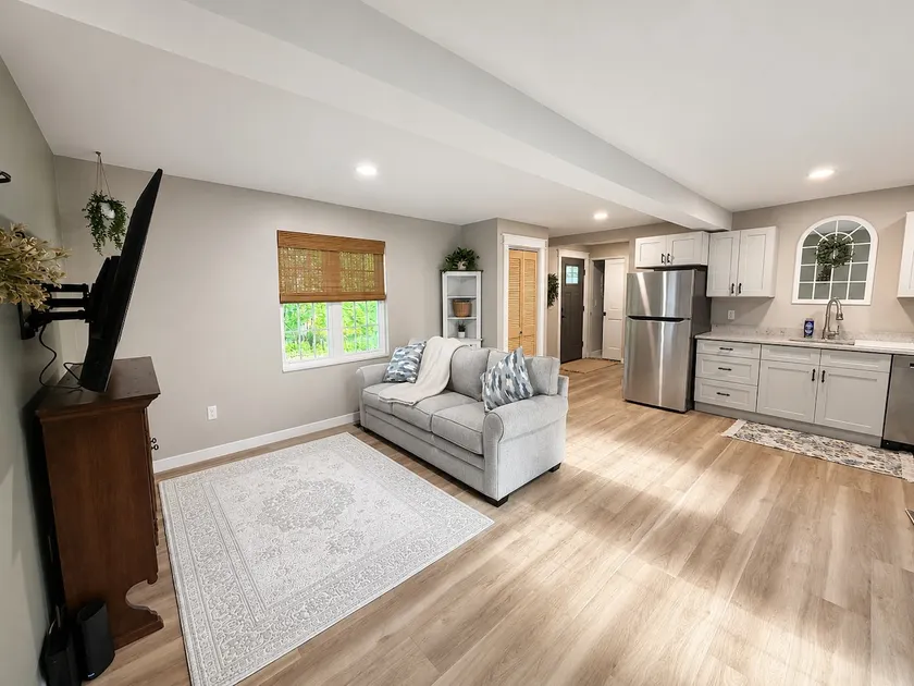 New Modern 1BR Retreat Near Sayre & Robert Packer - Image 1