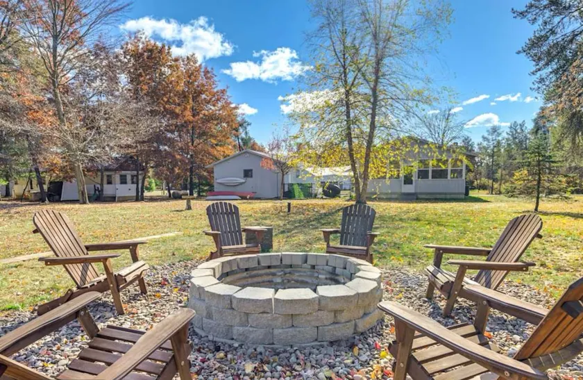Family-Friendly Cabin Getaway off Castle Rock Lake - Image 1