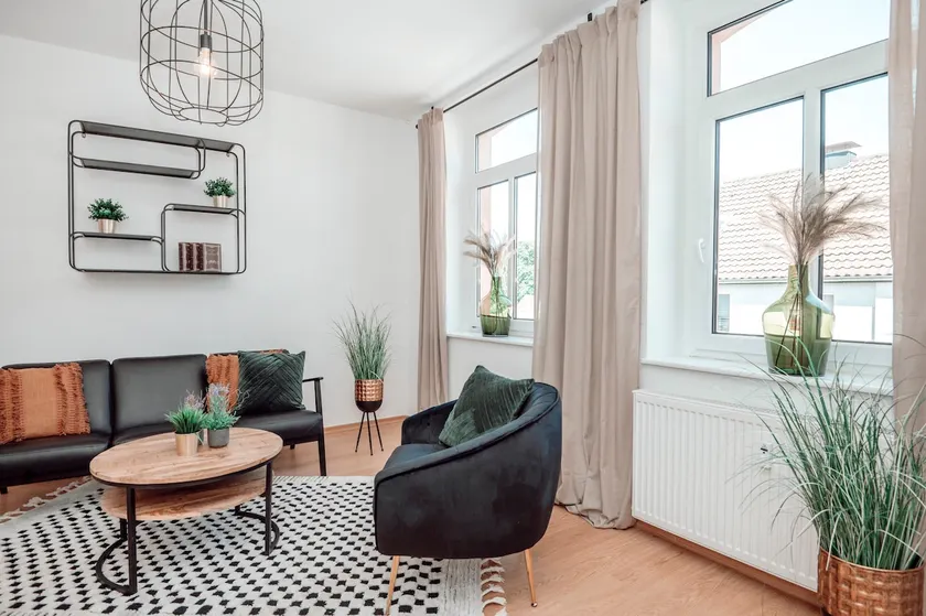 SpaceStays Krefeld Zentrum Apartment For 4 WIFI Kitchen - Image 1