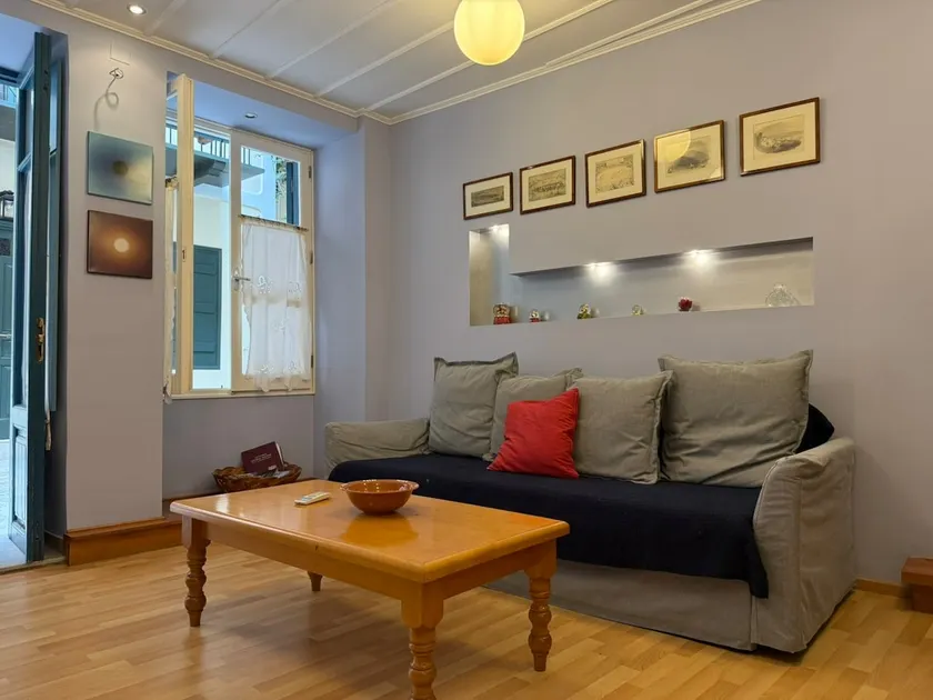 Cheap and chic studio - Image 1