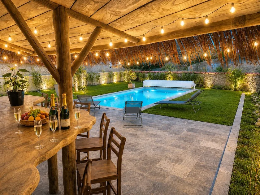 La Vie d'artiste large house with swimming pool and spa - Image 1
