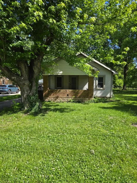 Cozy 2-bedroom house in Indianapolis with AC - Image 1