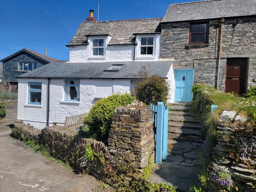 Quaint Cottage in Quiet Coastal Village - Image 1