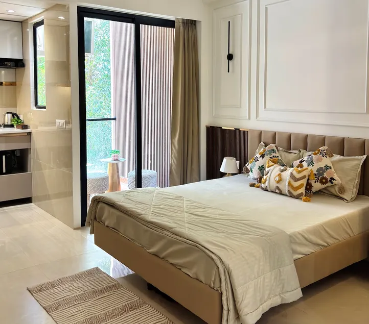 Velvet Escape | Luxury Apartment with Balcony - Image 1