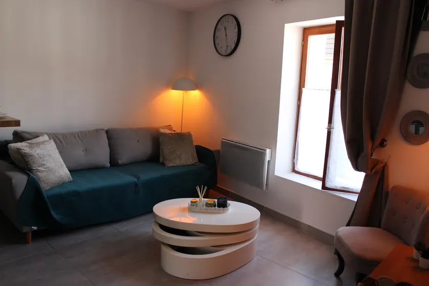Cozy apartment with terrace - Image 1
