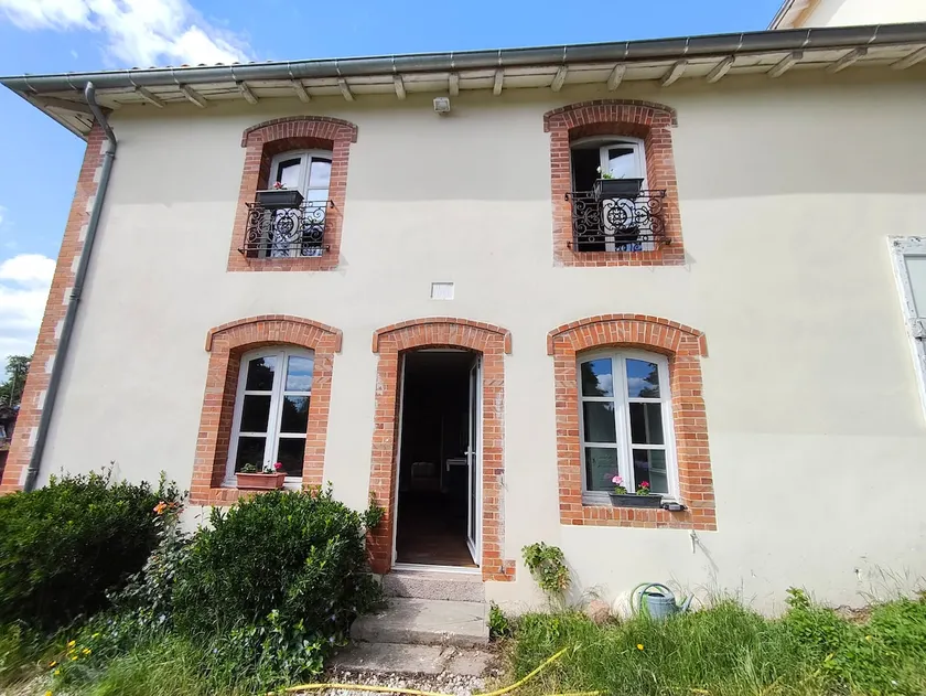 Independent country house - Image 1