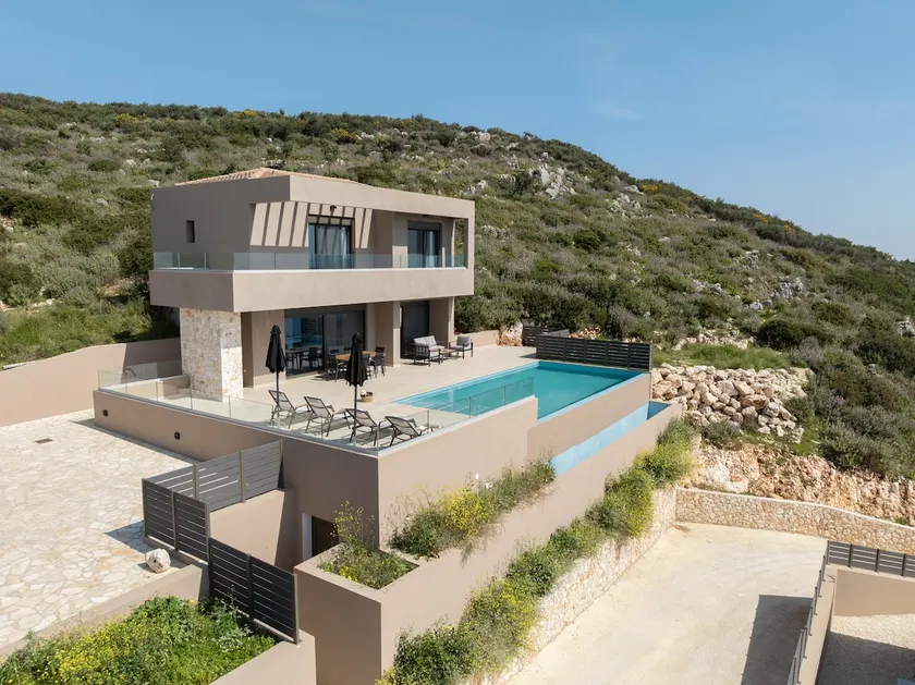 Lina's Luxury Villas - Image 1