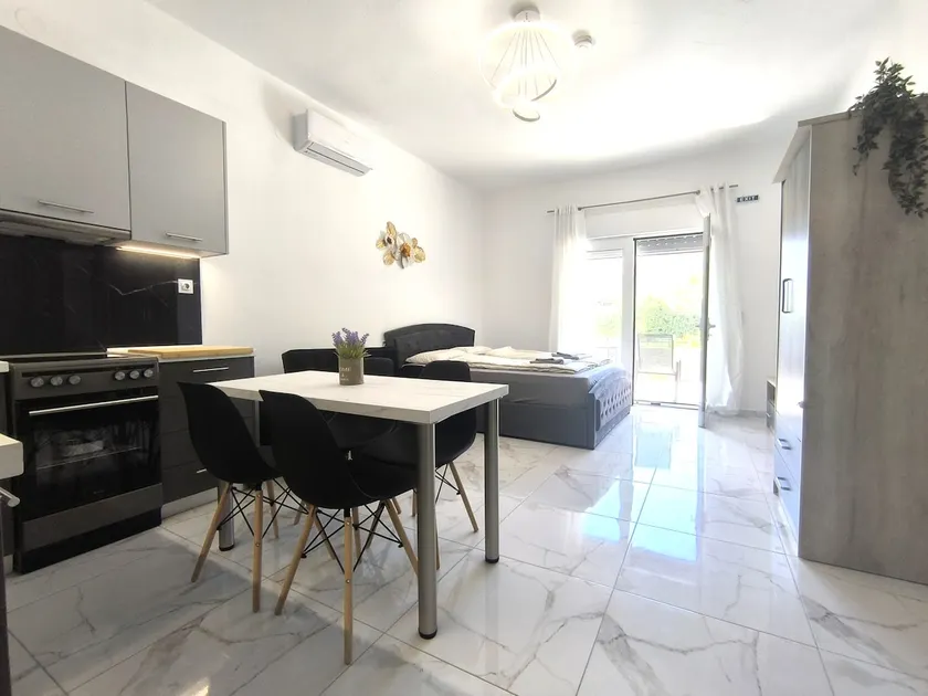 Rael Apartments - free Parking - Image 1