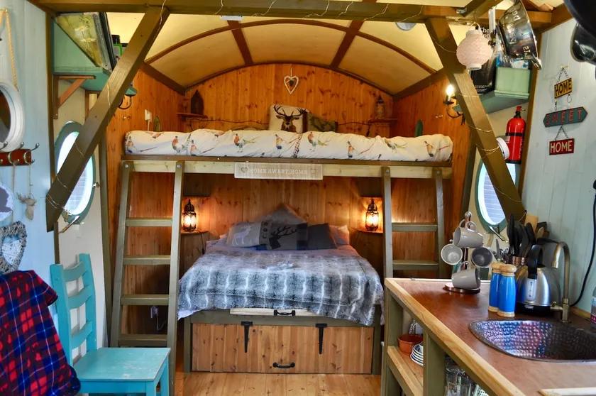 The Gypsy Caravan Sleeps 5 with alfresco dining - Image 1