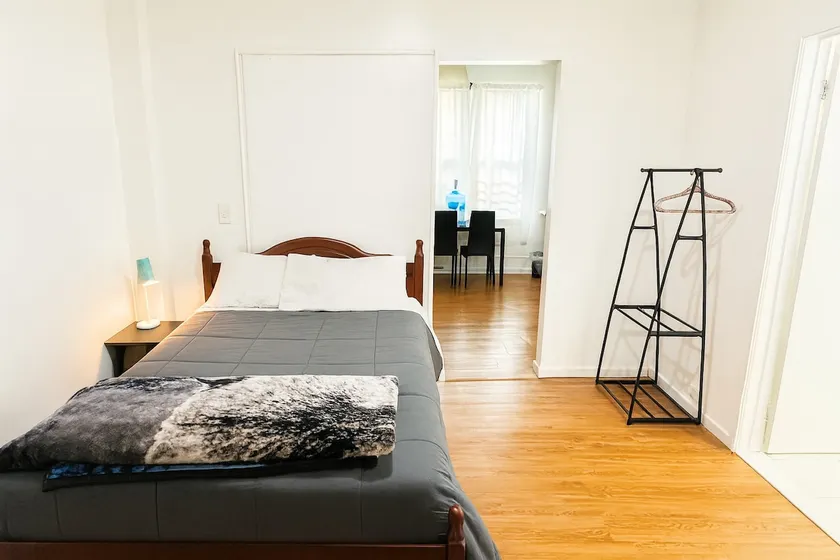Private Stay Near Manhattan with Easy Bus Access - Image 1