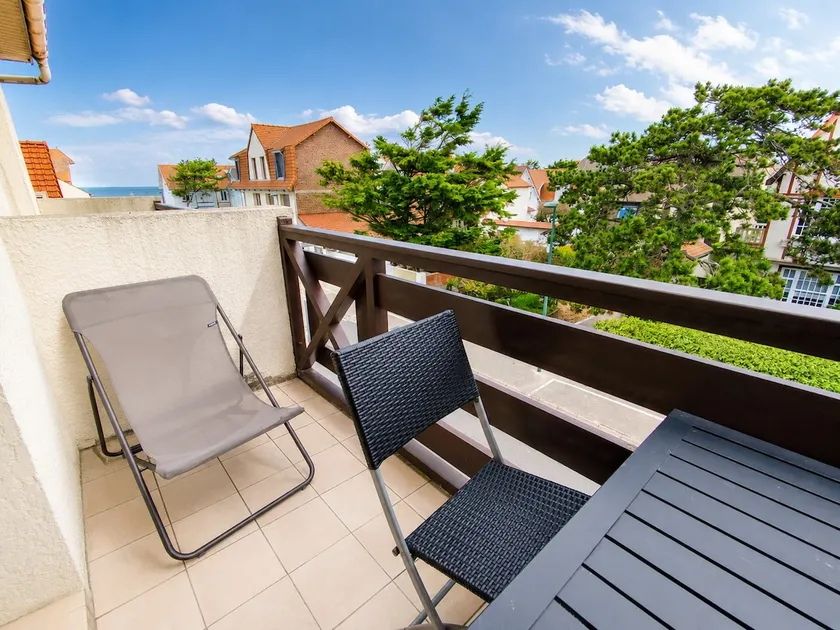 The Duplex – Balcony, sea view and beach 200 m away - Image 1