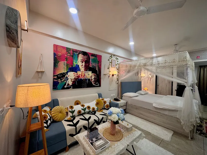 Love Den Stay - Image 1