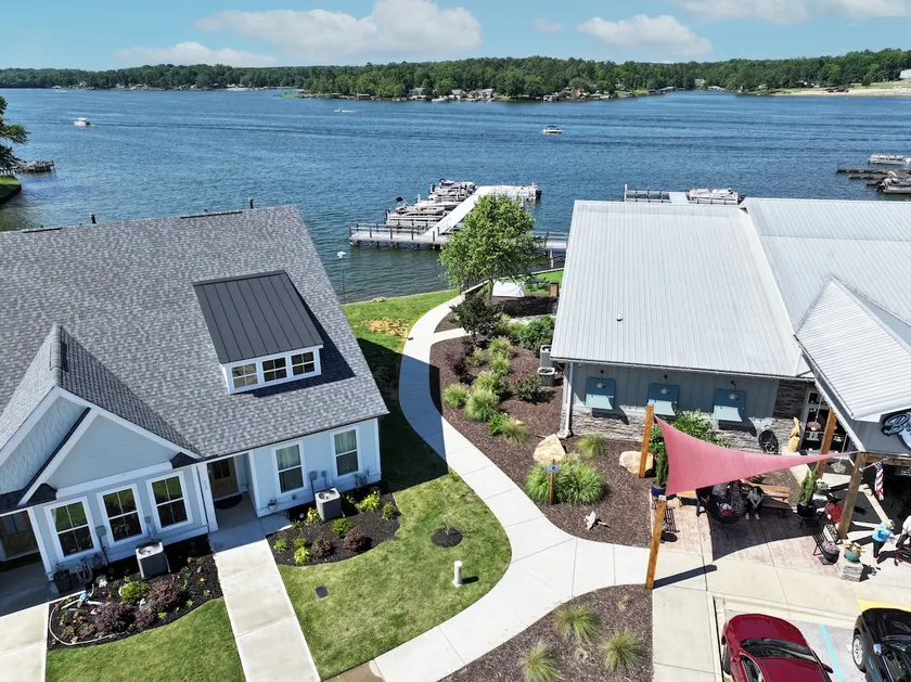 Luxury Lakeside Therapy, Sleeps 12 - Image 1