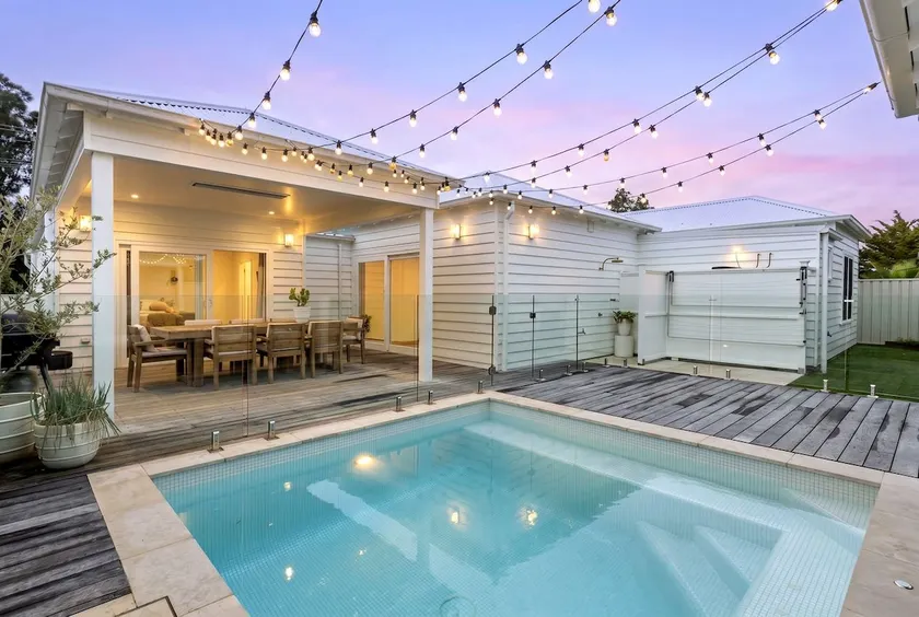 The White House - Pet Friendly with Heated Swimming Pool - Image 1