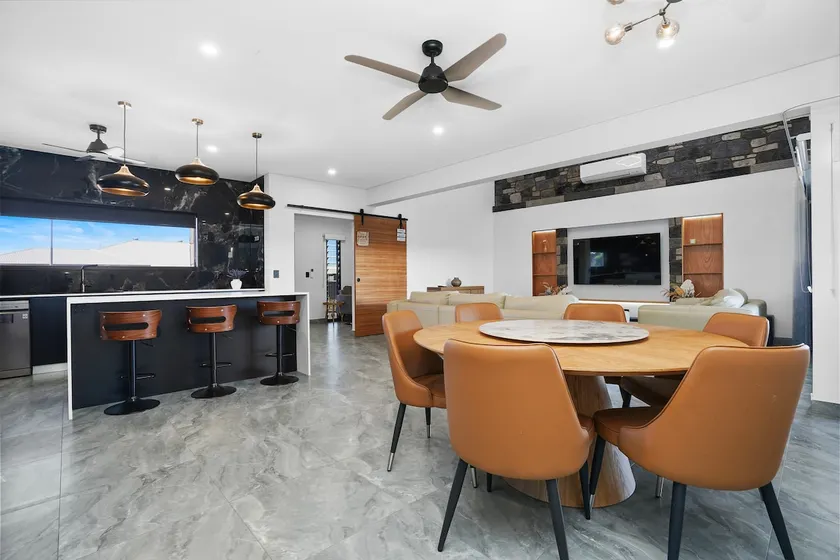 Ultra Modern Luxury with Pool Northcrest Estate - Image 1