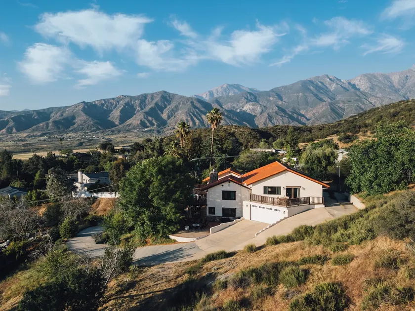Luxe Hilltop Haven Spa, Firepit & Views Sleeps 20 - Image 1